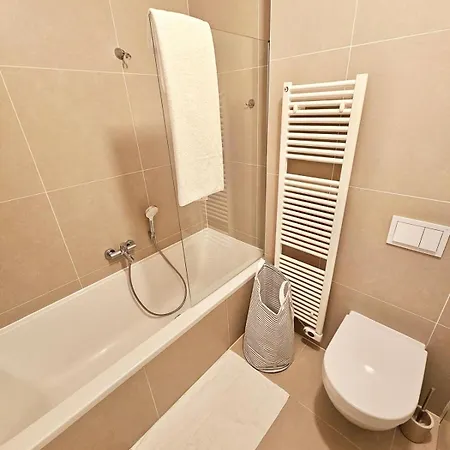 Modern One Bedroom Flat With A Parking Space *