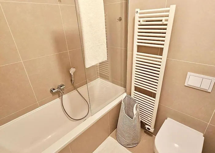 Modern One Bedroom Flat With A Parking Space *