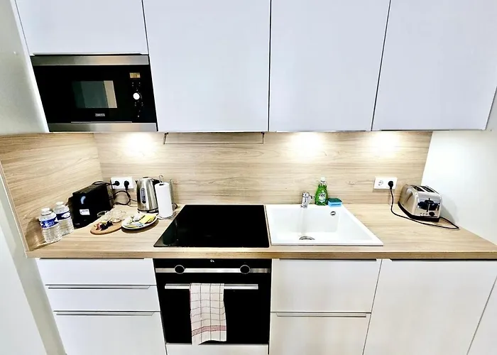 Modern One Bedroom Flat With A Parking Space דירה